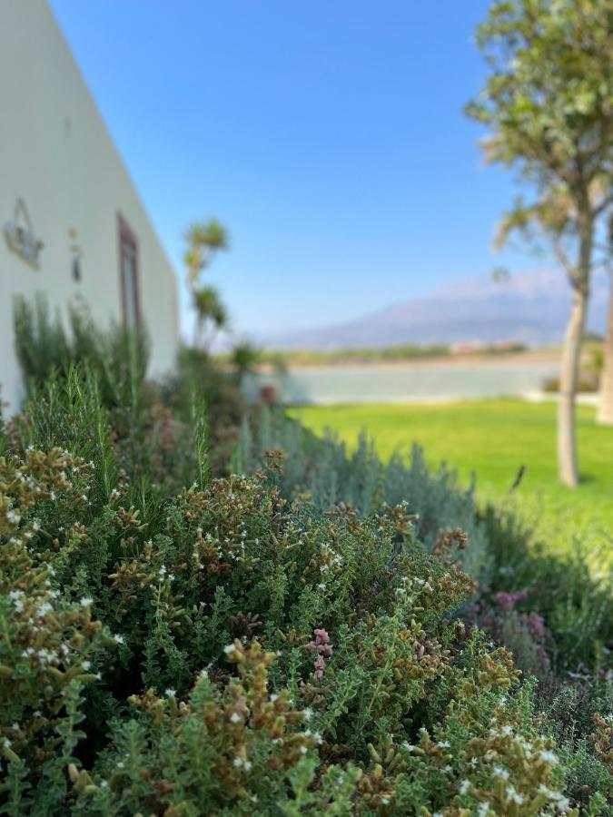 Villa Pnoe Seaside Kalamaki  Eksteriør billede