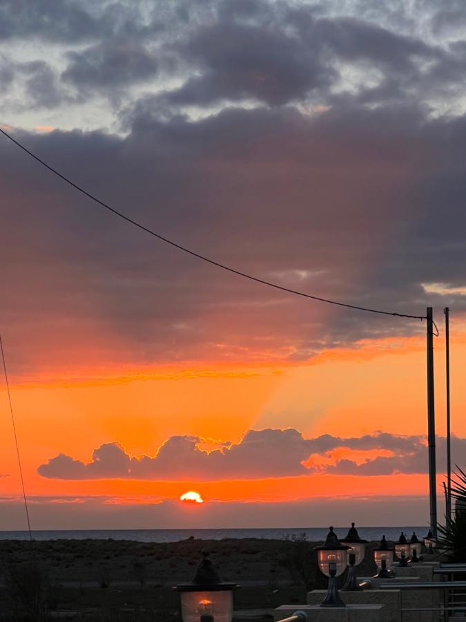 Villa Pnoe Seaside Kalamaki  Eksteriør billede